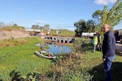 El Municipio limpia el zanj�n Fate