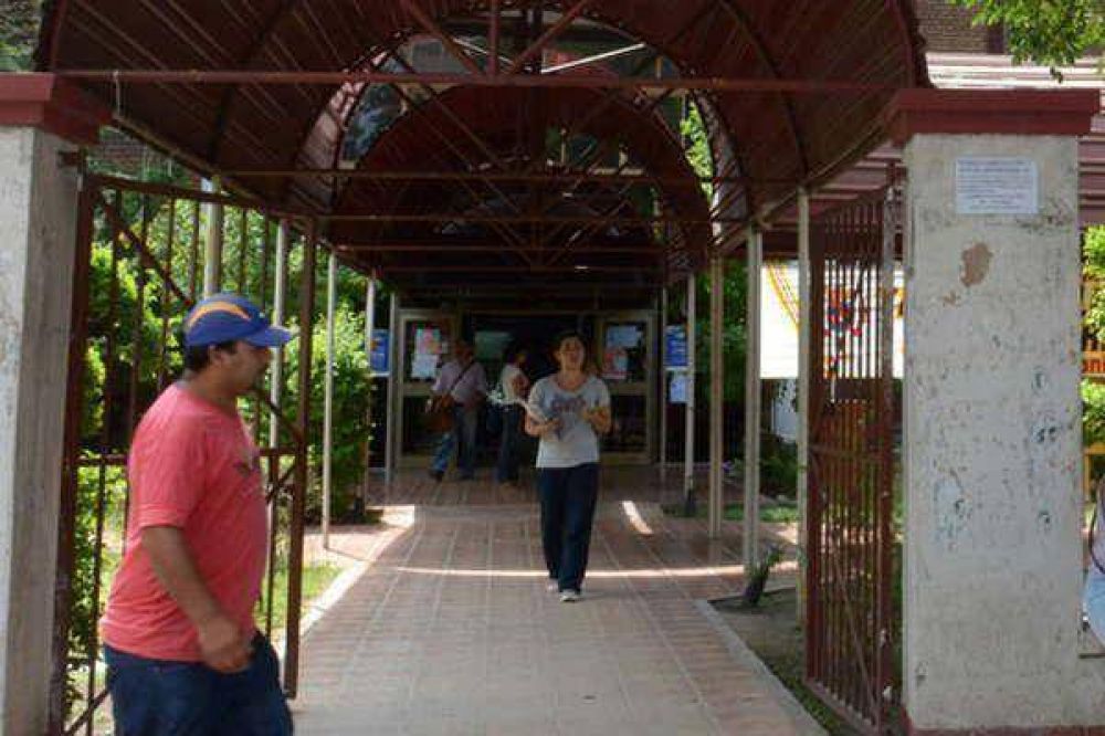 Convocan a estudiantes de la Unse para becas para intercambios acad�micos en el exterior