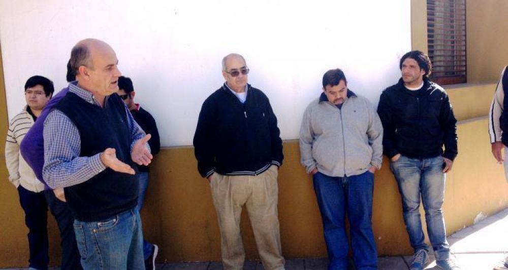 Desde el Ejecutivo confirmaron que �la meta� es depositar el dinero de los salarios el viernes