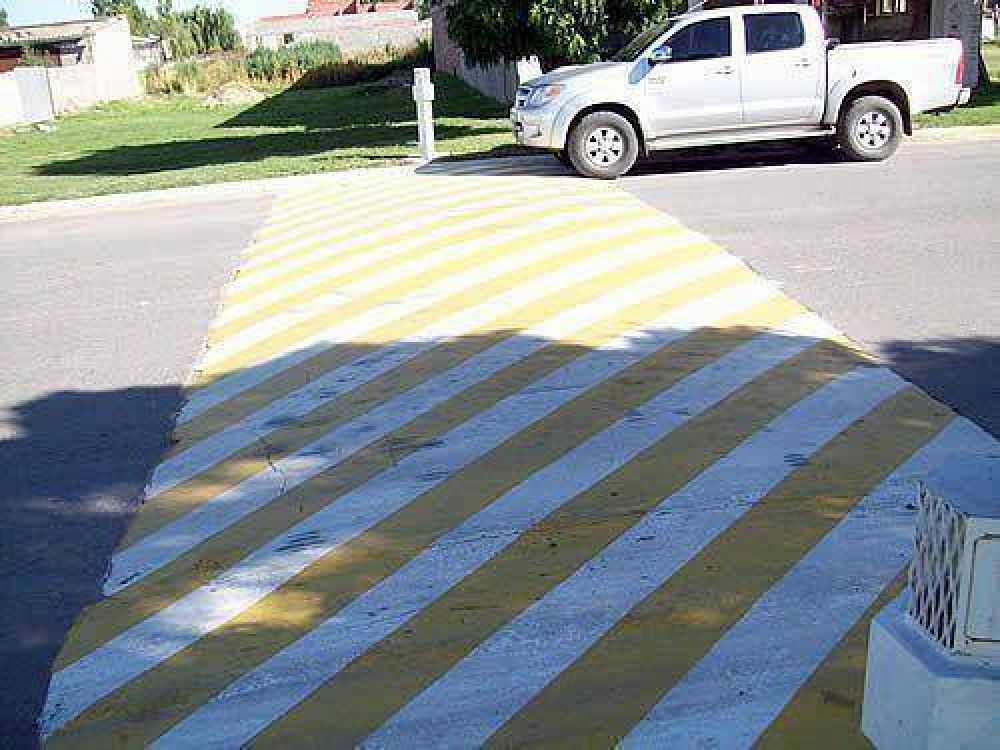 Bonifatti dijo que Las lomas de burro, son una soluci�n para reducir la velocidad