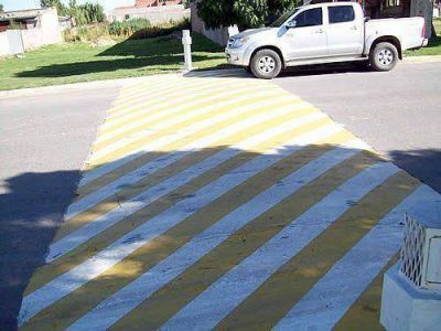 Bonifatti dijo que Las lomas de burro, son una soluci�n para reducir la velocidad