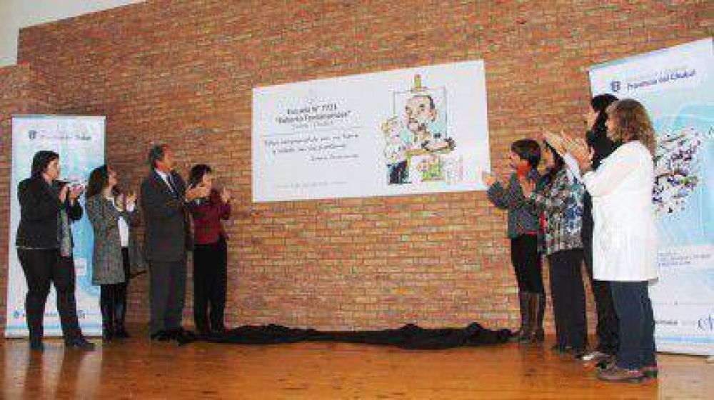 En homenaje a Roberto Fontanarrosa asignaron su nombre a la Escuela 7.721 de Trelew