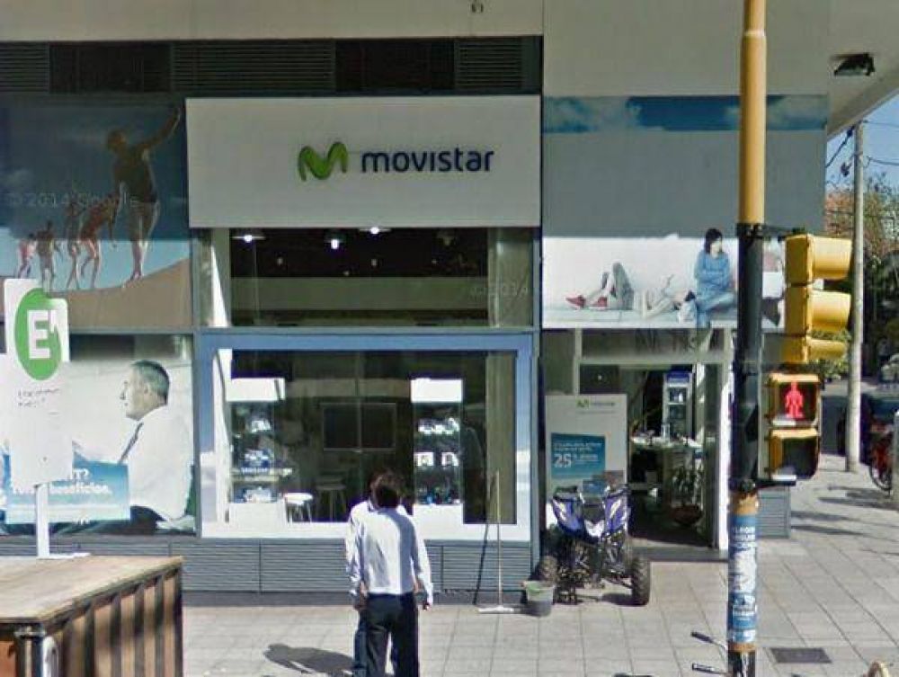 Rpidos como el viento: robaron 40 celulares de alta gama, en un local de Movistar