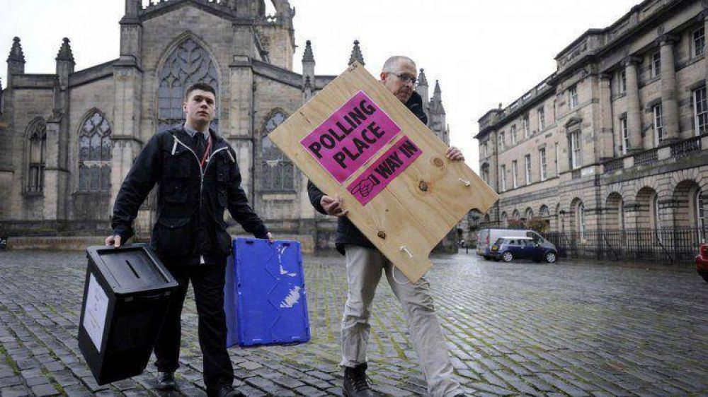 Los brit�nicos votan en las elecciones m�s re�idas de las �ltimas d�cadas en Reino Unido