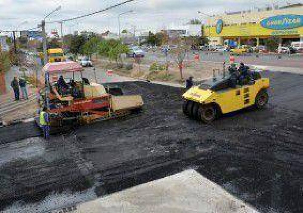 Pavimentan nuevo cruce en la multitrocha
