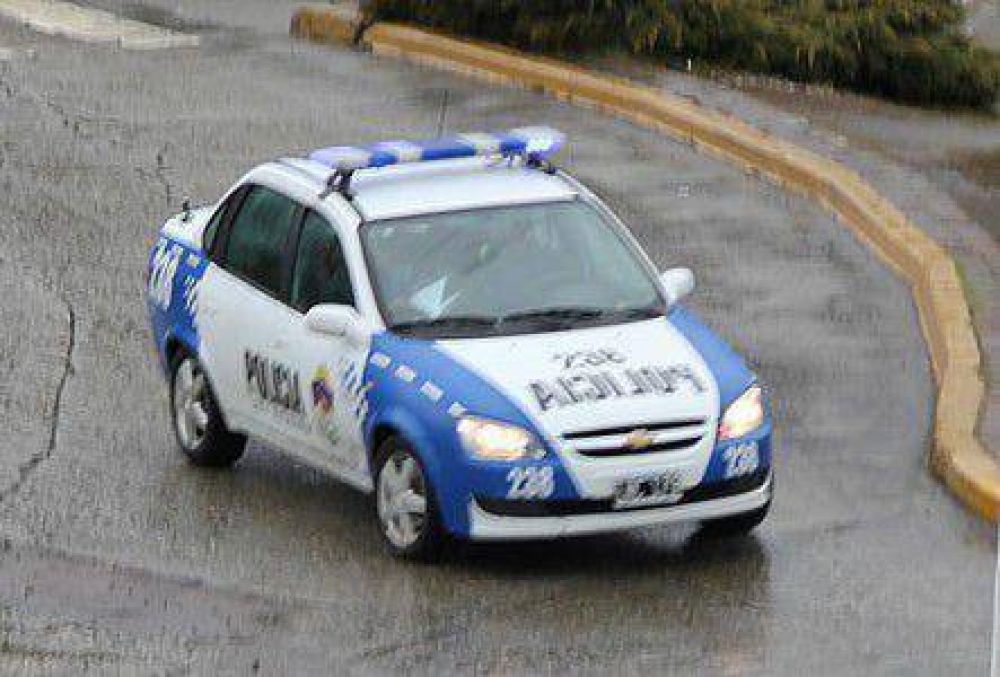 Conductor en estado de ebriedad choc� contra un cami�n estacionado