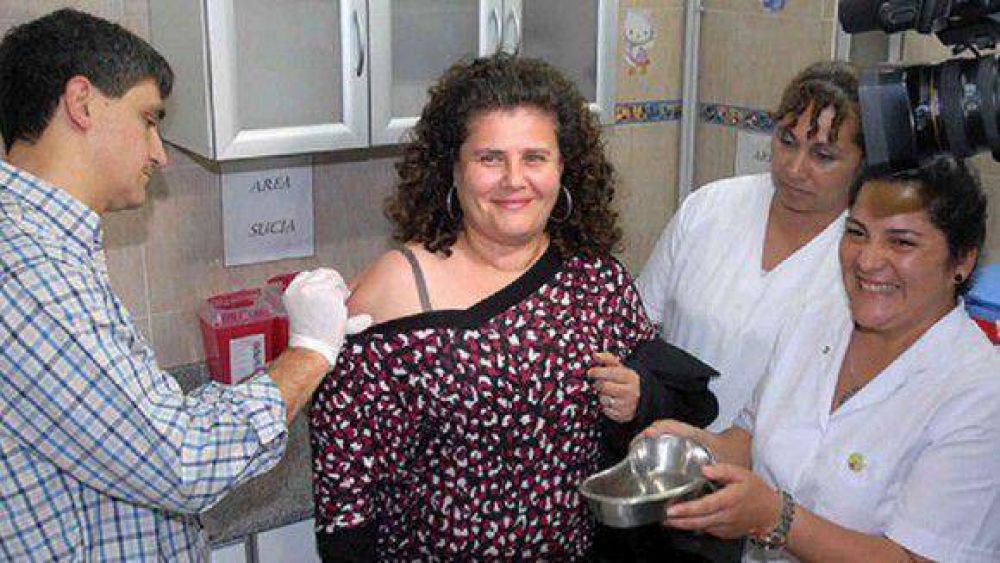 Inauguran centro inmunol�gico