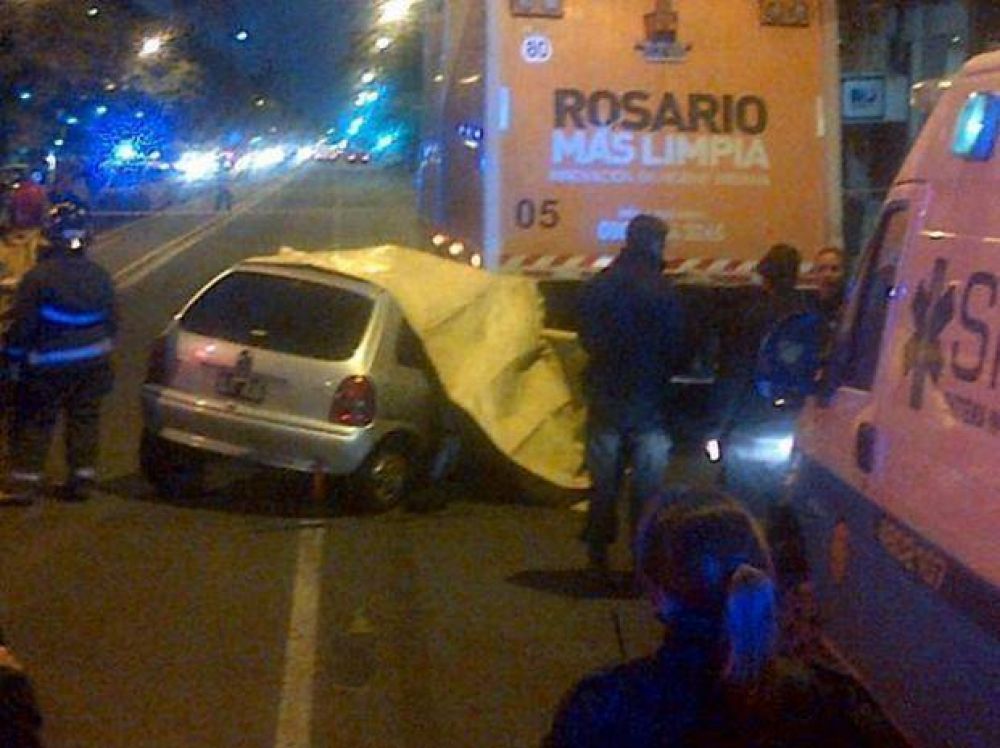 Cuatro muertos por un fatal accidente al chocar un auto contra un camin en Pellegrini y Paraguay