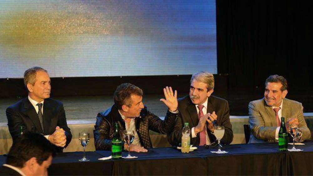 Urribarri acompa�� el lanzamiento de An�bal Fernandez