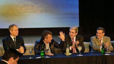 Urribarri acompa�� el lanzamiento de An�bal Fernandez