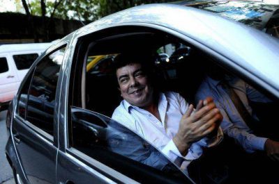 Espinoza no se baja y pide dos o tres f�rmulas para las PASO en Provincia