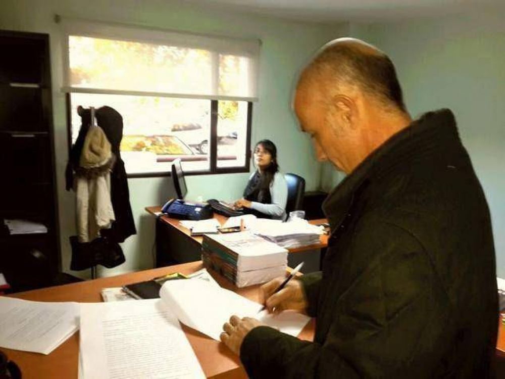 Cotillo se present� en la Justicia solicitando que se cite a declarar al Intendente de Caleta Olivia