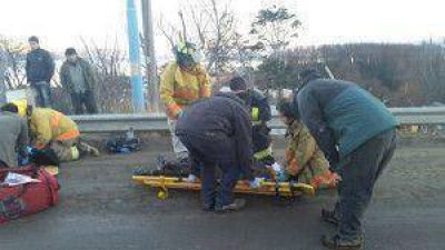 Motociclista, en terapia tras chocar contra un auto