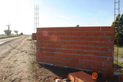 Comenz� la construcci�n del V�a Crucis en el Cristo de la Hermandad
