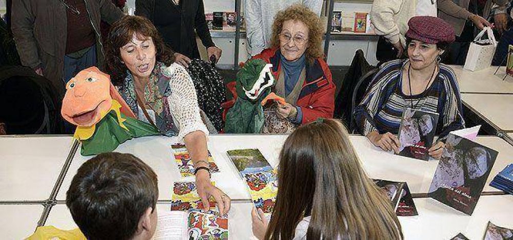 Escritores de Brown dijeron �presente� en la Feria del Libro