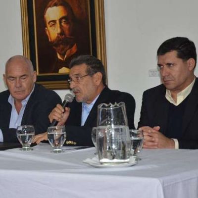 Ante la firma Con Meyer, Beder destac� la cuesta de Miranda y Chilecito