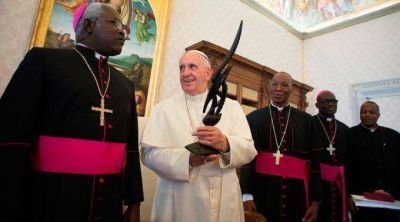 Papa Francisco alienta a obispos de Mali a continuar di�logo con musulmanes