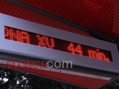 Instalaron �paradas inteligentes� pero siguen las quejas por las demoras en las frecuencias