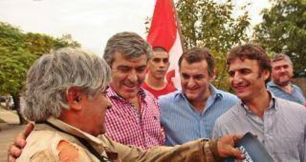 Cano visit� a una familia imputada por pedir ayuda para su hijo discapacitado
