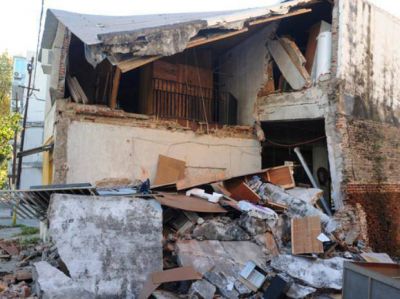 Una casa se derrumb� y culpan a una construcci�n lindera