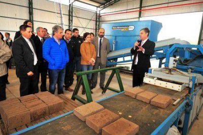  Comenz� a funcionar la f�brica de ladrillos de Juana Koslay