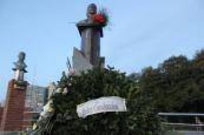 La Plata: Carlos Melzi homenaje� a Eva Per�n y convoc� a la unidad del Peronismo 