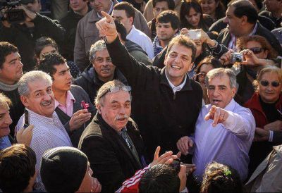 Massa ech� a Cariglino por coqueteos con el PRO