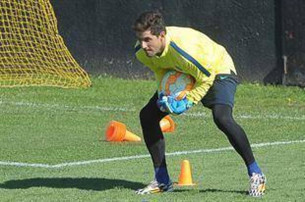 Agust�n Orion dej� la pr�ctica por una lesi�n y est� en duda para la revancha del supercl�sico