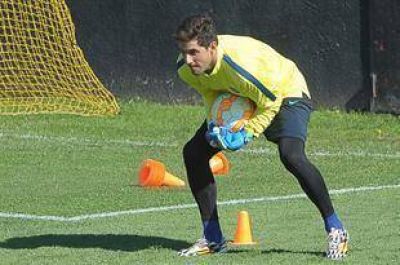 Agust�n Orion dej� la pr�ctica por una lesi�n y est� en duda para la revancha del supercl�sico