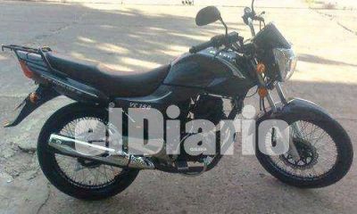 Dos chicos de 13 a�os, en una moto robada