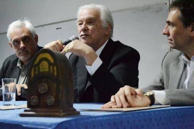 H�ctor Larrea celebr� el tercer aniversario de Radio UNDAV