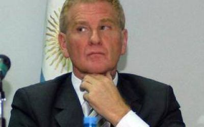 De Narv�ez critic� comodidades en las c�rceles y volvi� a disparar contra los docentes 