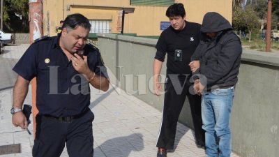 Detuvieron a un guardiac�rcel acusado de extorsionar a la v�ctima de un robo