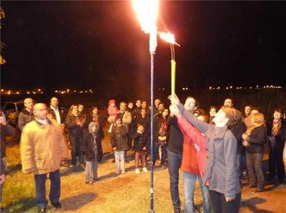 Bali Bucca inaugur� el gas en Las Flores