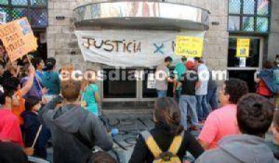 Dieron de baja la habilitaci�n del boliche donde balearon a Guzm�n