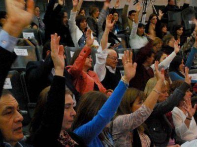Los docentes titulares, asociados y adjuntos de la UNT tendr� que contar con un posgrado