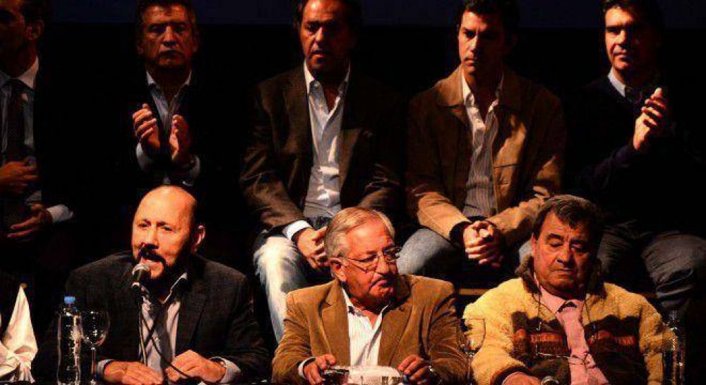 En el peronismo hablan de presentar s�lo dos candidatos por categor�a