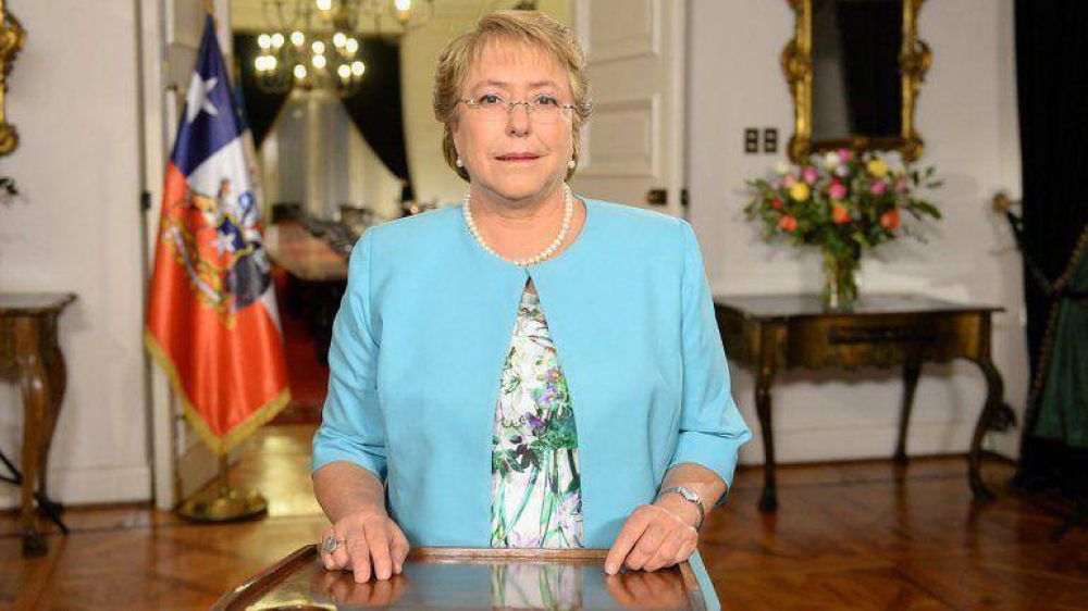 En medio de la crisis, Michelle Bachelet dilata decisiones sobre el nuevo gabinete chileno