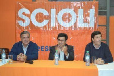 Slezack convocar� a Mincarelli y a Garaza �para intentar lograr una s�ntesis de todo el FpV local�