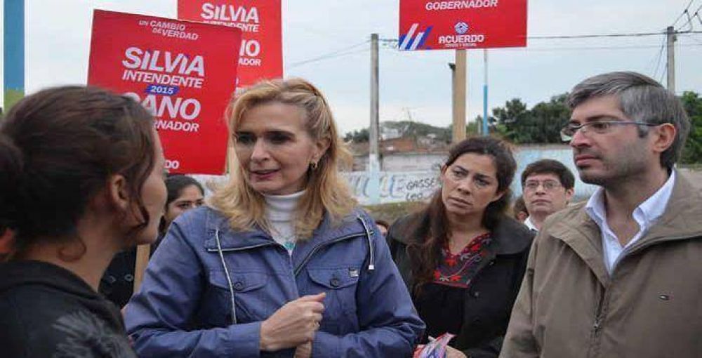 Con los vecinos, El�as de P�rez elabora su nuevo proyecto pol�tico