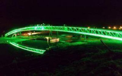 Tornquist: Inauguraron puente peatonal con iluminaci�n led