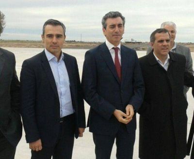 Randazzo recorrer� el aeropuerto, entregar� un avi�n y� �lanzar� a Feli�?
