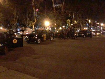 MAR DEL PLATA SIN TAXIS, REMISES, NI MICROS, POR EL CRIMEN DE UN TAXISTA