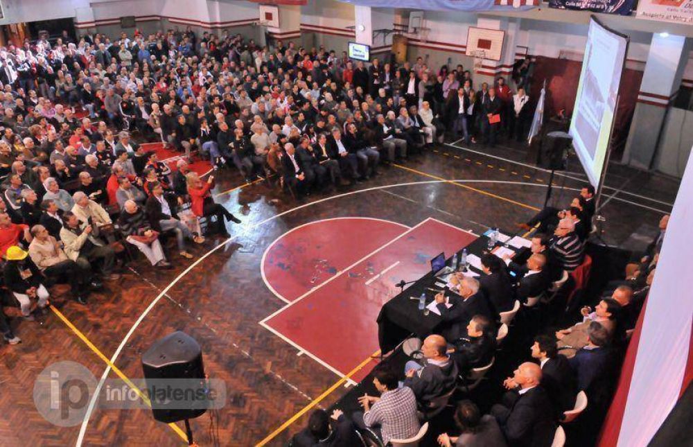 Los socios de Estudiantes aprobaron la financiaci�n para terminar de construir el Estadio