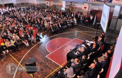 Los socios de Estudiantes aprobaron la financiaci�n para terminar de construir el Estadio