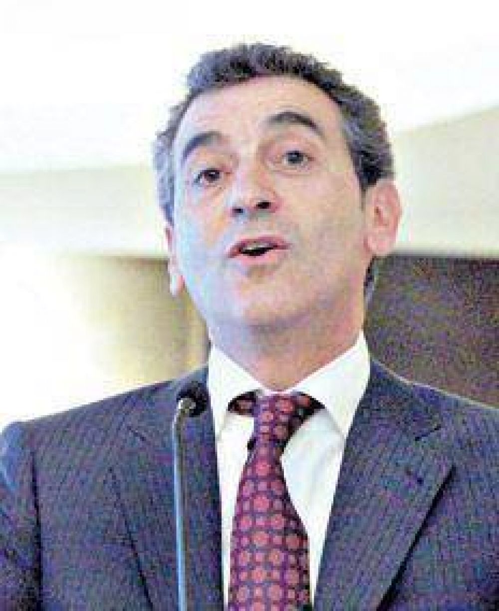 Con la idea de competir mano a mano
