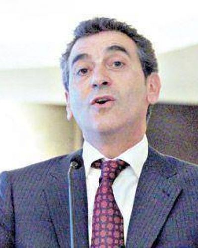 Con la idea de competir mano a mano