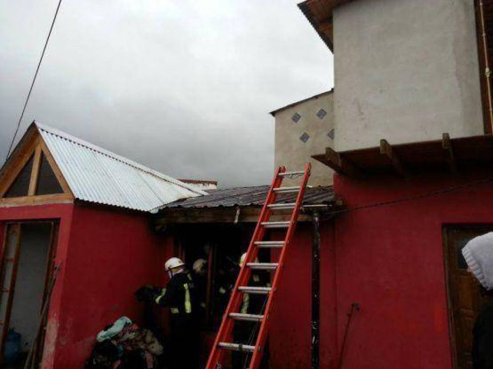 Incendio en una casa del barrio Islas Malvinas de R�o Turbio
