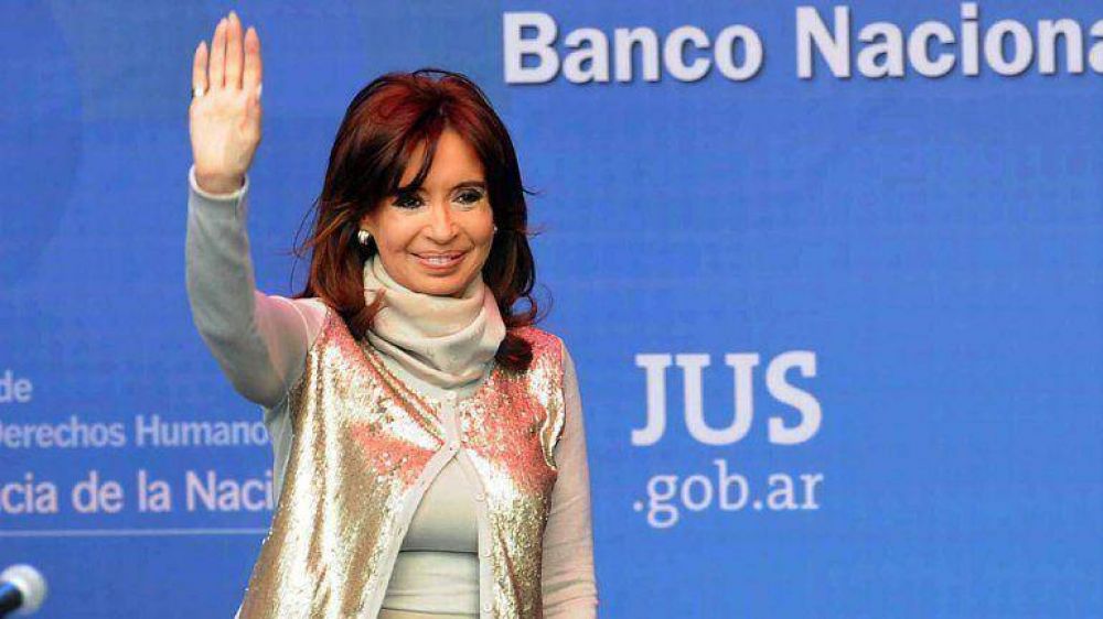 Por Twitter, Cristina Kirchner se sum a la embestida contra Fayt