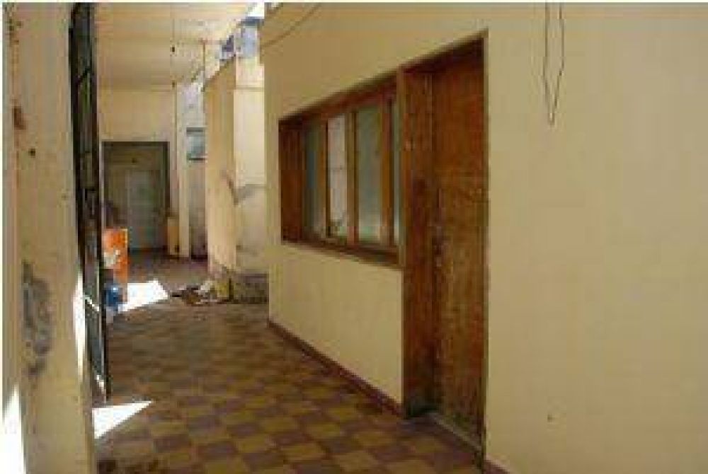 El edificio del ex Consejo de Educaci�n, en total abandono